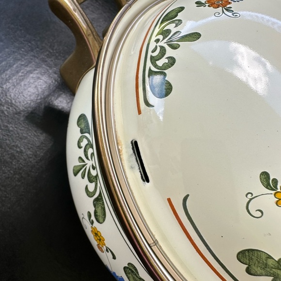 Asta Germán Enamelware 1960’s Floral Dutch Oven Casserole with Brass Handles. - Picture 10 of 13